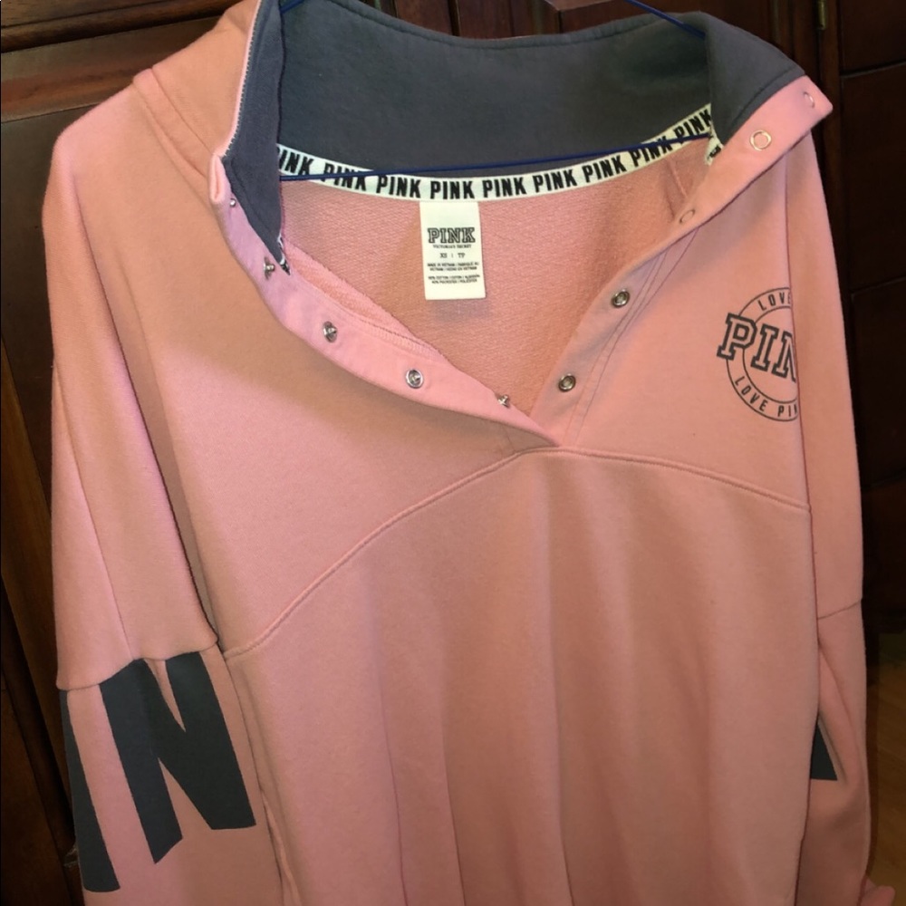 VS pink light pullover